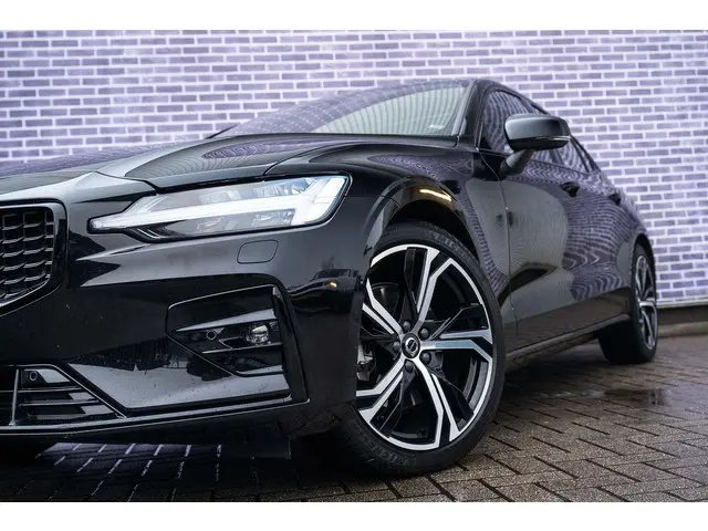 Volvo S60 B4 Ultimate Dark 2023 Benzine 14