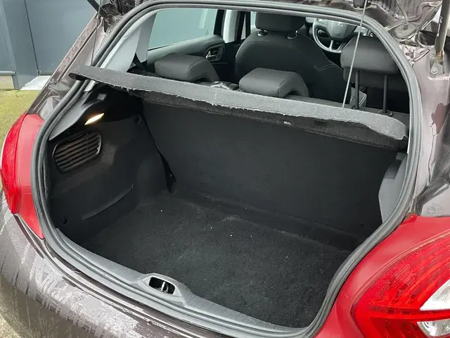 Peugeot 208 1.2 VTi Access 2013 Benzine 8