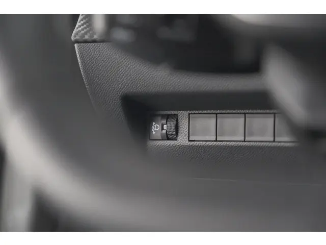 Peugeot 208 PureTech 100 Allure 2025 Benzine 35