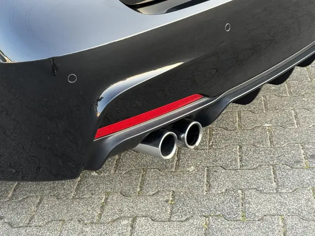 BMW 3 Serie 330e m Sport 2016 Hybride Benzine 18