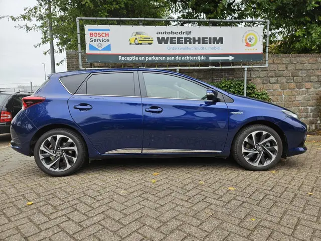 Toyota Auris 1.8 Hybrid Executive 2015 Hybride Benzine 8