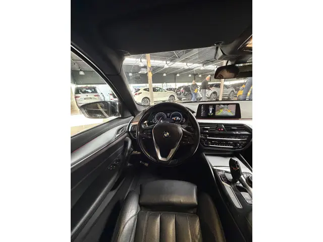 BMW 5 Serie Touring 530i High Executive 2018 Benzine 21