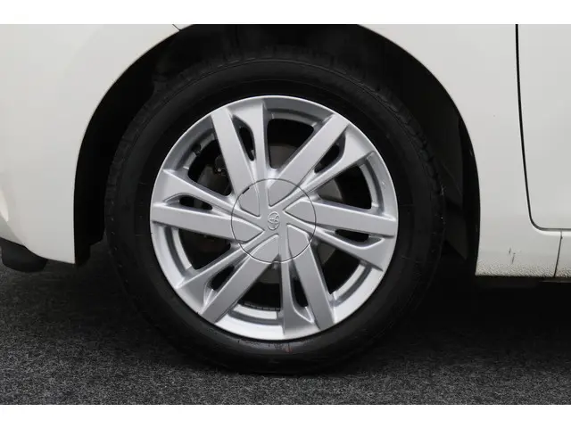 Toyota Aygo 1.0 VVT-i x-wave Cabrio 2015 Benzine 22