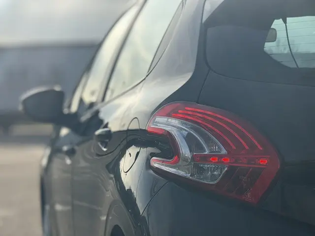 Peugeot 208 1.0 VTi LIKE 2014 Benzine 5