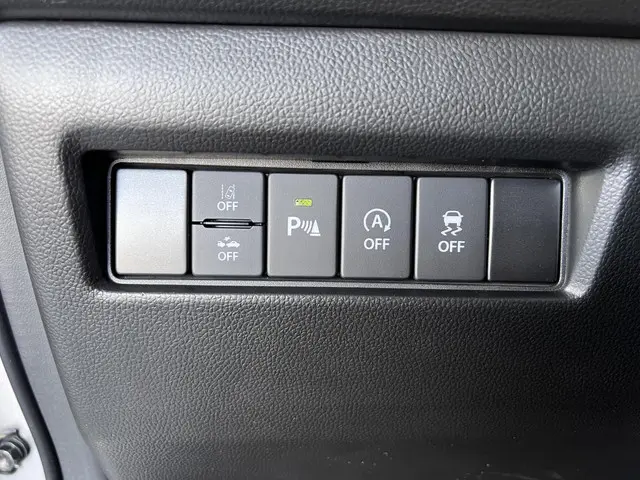 Suzuki Swift 1.2 Select Smart Hybrid 2023 Benzine 32