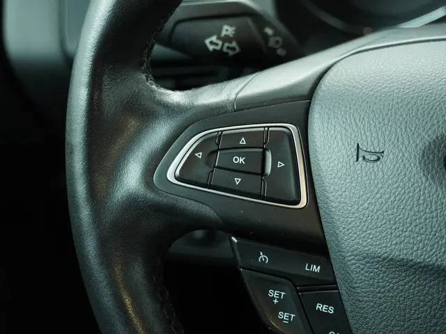 Ford C-MAX 1.5 Titanium 2015 Benzine 15