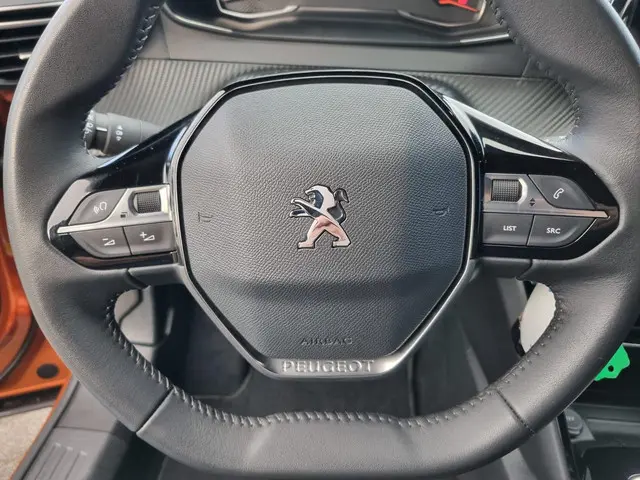 Peugeot 2008 1.2 PureTech Allure 2023 Benzine 9