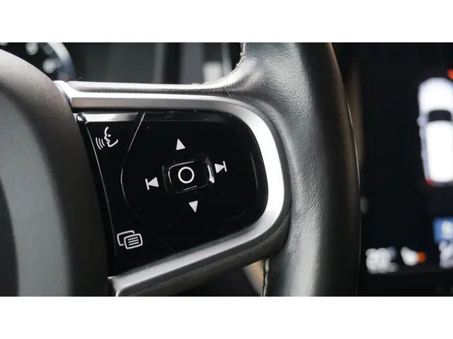 Volvo V60 2.0 T5 250pk R-Design 2019 Benzine 40