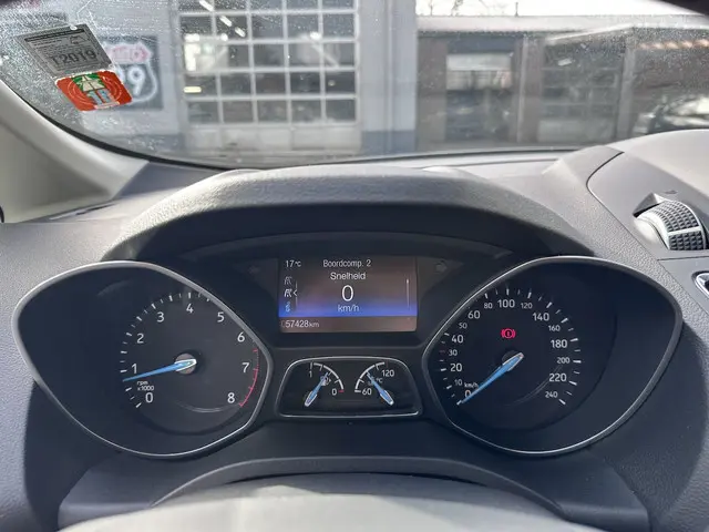 Ford C-MAX 1.5 Titanium 2017 Benzine 21