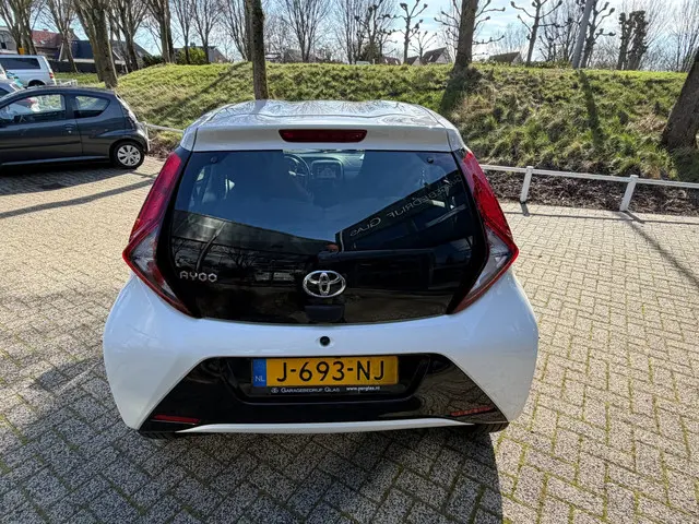 Toyota Aygo 1.0 VVT-i x-play camera - carplay 2020 Benzine 5