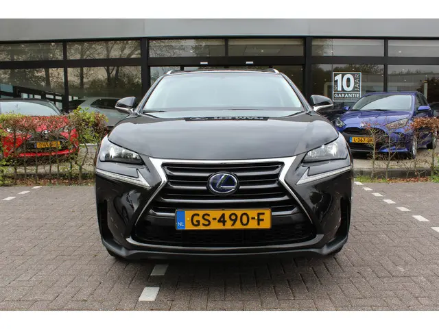 Lexus NX 300h AWD 25th Edition 2015 Hybride Benzine 2