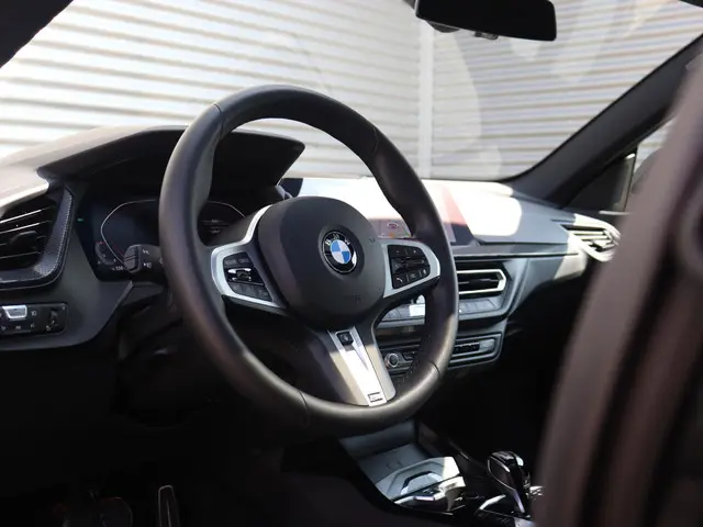 BMW 2 Serie Gran Coupé 220i 2024 Benzine 13