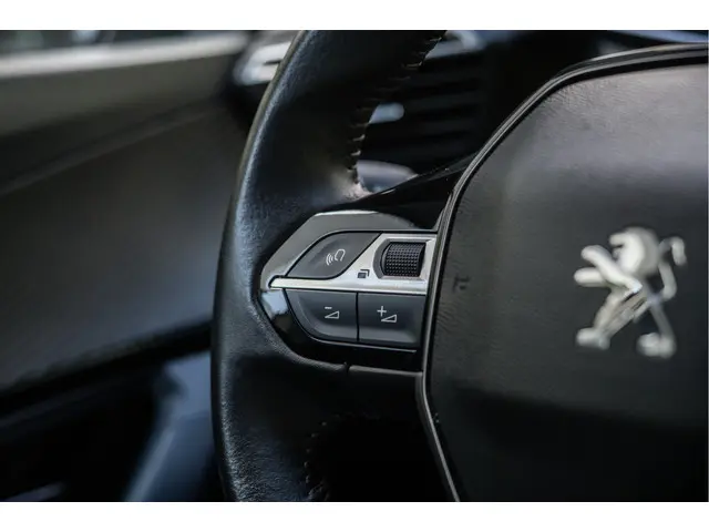Peugeot e-2008 EV Allure Pack 50 kWh 2021 Elektrisch 30