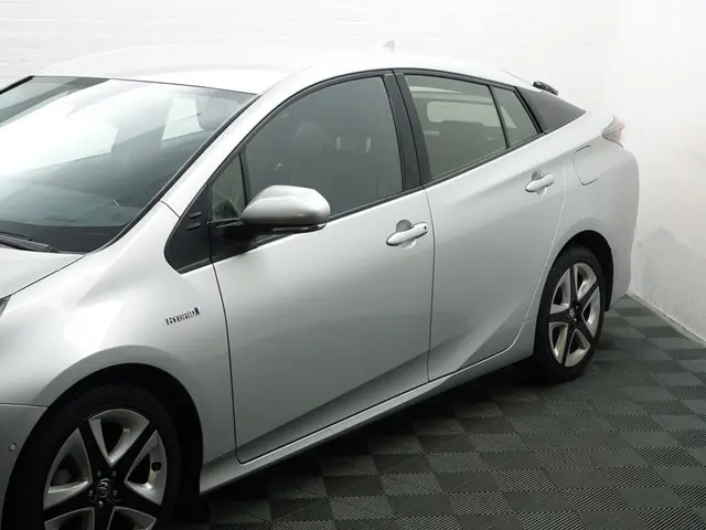 Toyota Prius 1.8 Dynamic+ Aut- 2017 Hybride Benzine 32