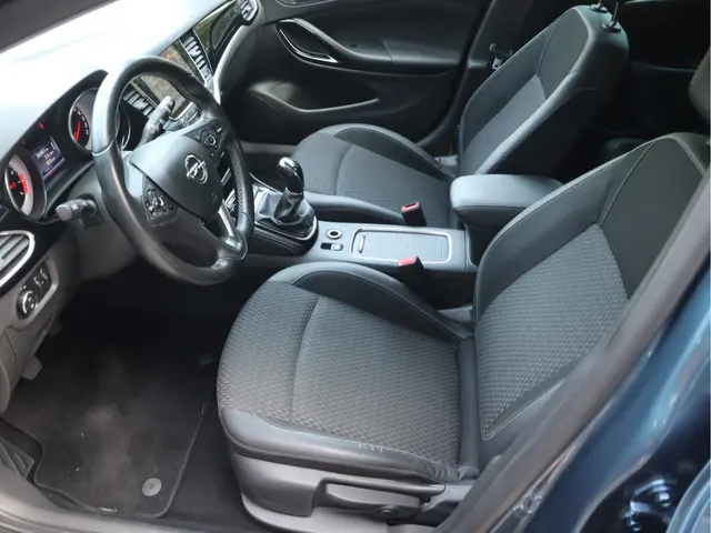 Opel Astra 1.4 150 PK Innovation 2017 Benzine 25