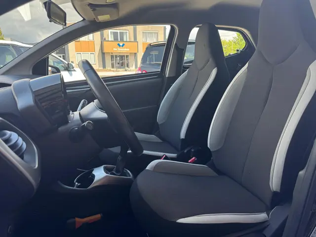 Toyota Aygo 1.0 VVT-i x-play 2017 Benzine 21