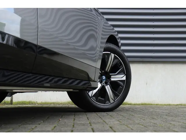 BMW iX xDrive40 High Executive 2026 Elektrisch 7