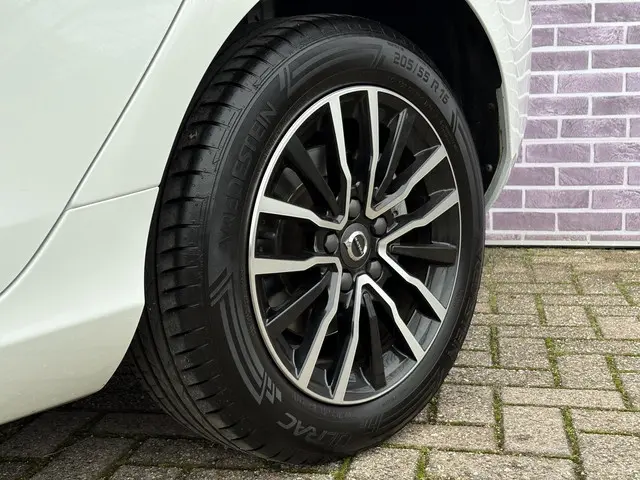 Volvo V40 1.5 T2 Edition+ 2018 Benzine 9