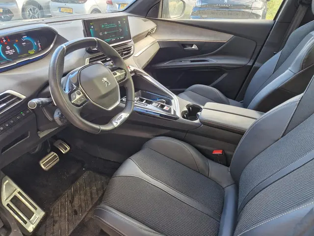Peugeot 3008 1.6 HYbrid4 300 GT 2023 Hybride Benzine 4