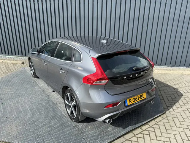 Volvo V40 1.5 T3 R-Design 2019 Benzine 17