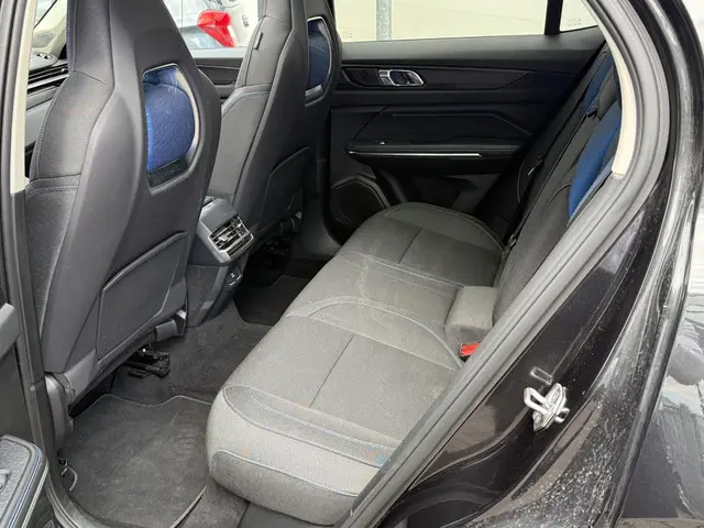 Lynk & Co 01 1.5 2025 Hybride Benzine 17