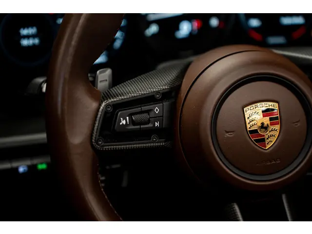 Porsche 911 Cabrio 3.0 Carrera GTS 2022 Benzine 31