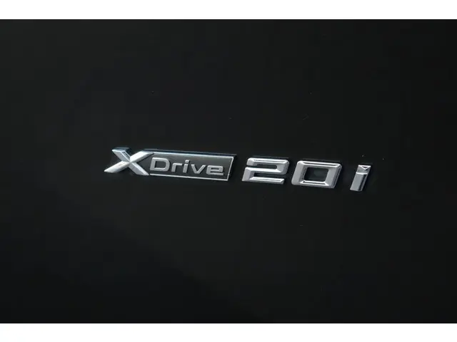 BMW X1 xDrive20i High Executive 2018 Benzine 44
