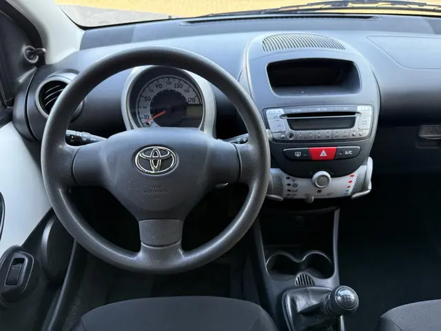 Toyota Aygo 1.0 VVT-i Now 2013 Benzine 12