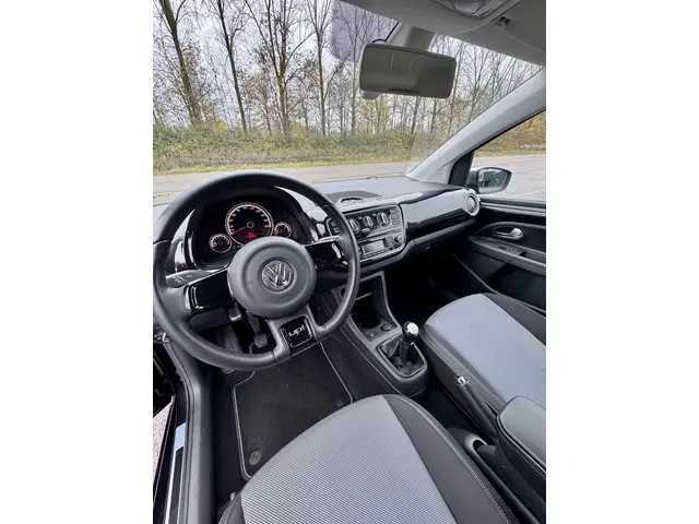 Volkswagen up! 1.0 high up! BlueMotion 2012 Benzine 15