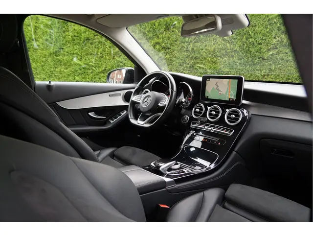 Mercedes-Benz GLC GLC 250 4M AMG line Night 2018 Benzine 3
