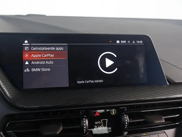 BMW 1 Serie 118i Introduction Edition 2023 Benzine 27