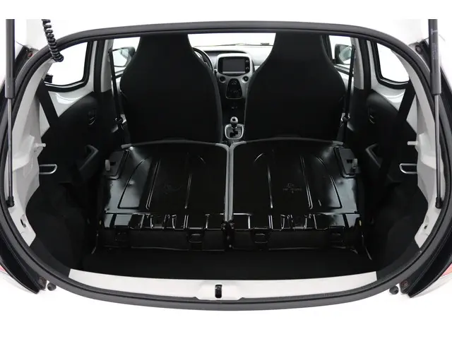 Toyota Aygo 1.0 VVT-i x-play 2015 Benzine 25