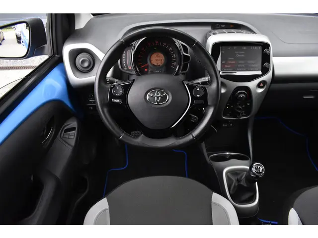 Toyota Aygo 1.0 VVT-i x-play 2016 Benzine 9