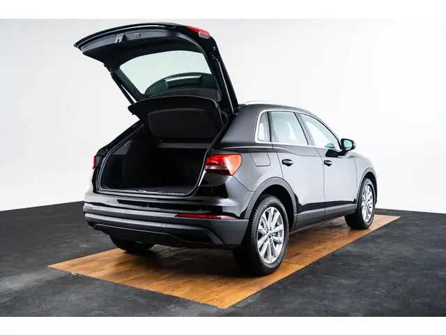 Audi Q3 45 TFSI e S edition 2022 Hybride Benzine 12