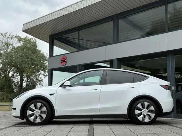 Tesla Model Y 3