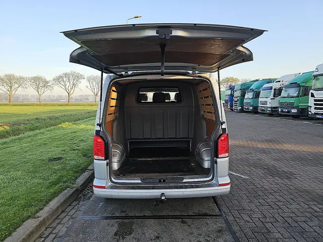 Volkswagen Transporter 2.0 TDI 2021 Diesel 13