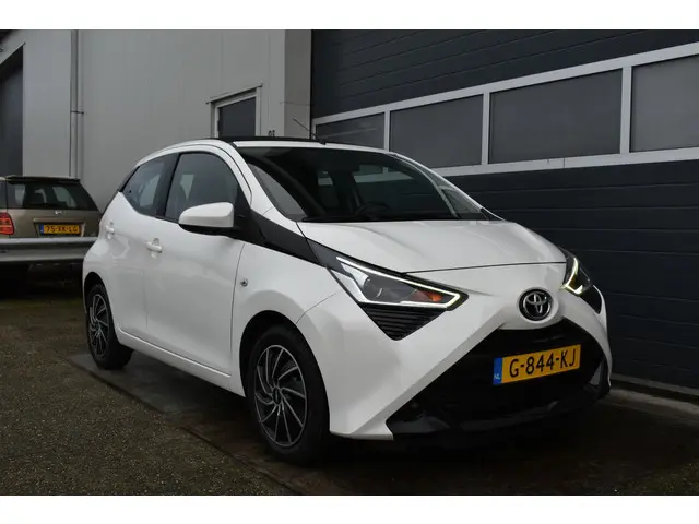 Toyota Aygo 1.0 VVT-i x-play limited 2019 Benzine 7