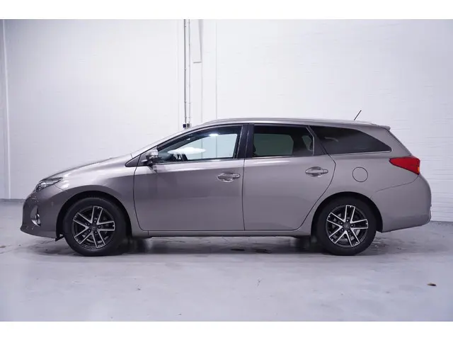 Toyota Auris 1.6 First Edition 2015 Benzine 5