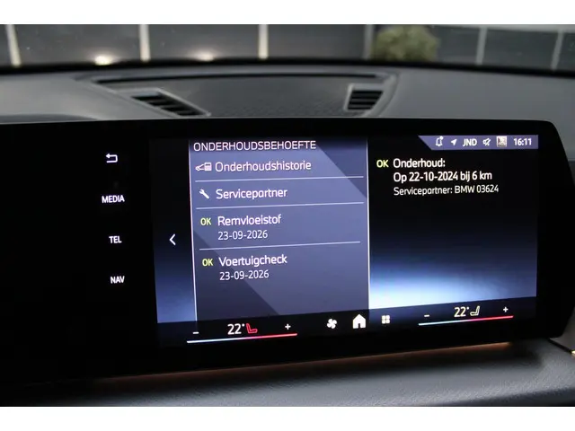 BMW iX2 EDrive20 67 kWh/M-Pakket/Pano 2024 Elektrisch 22