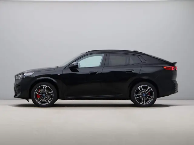 BMW iX2 eDrive20 65kWh 2024 Elektrisch 12