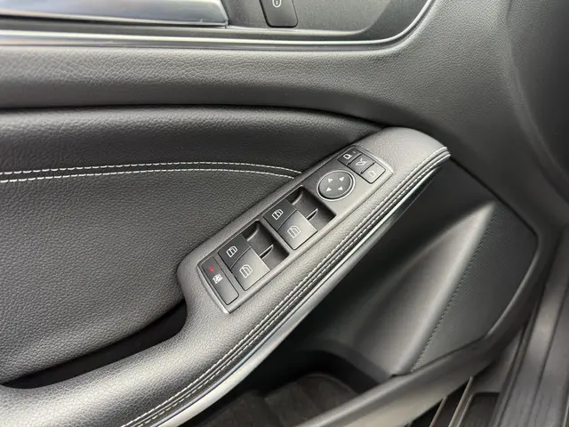 Mercedes-Benz GLA 180 2015 Benzine 16