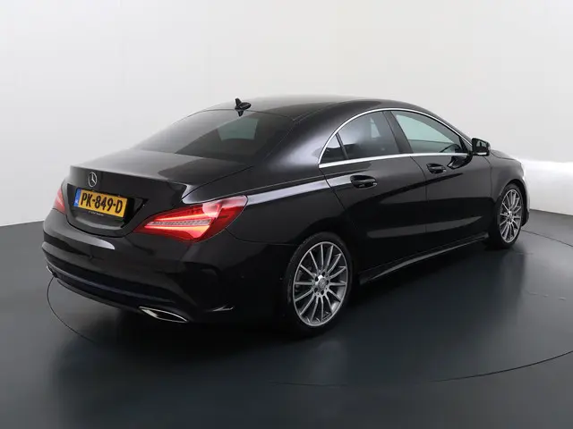 Mercedes-Benz CLA 180 AMG line 2016 Benzine 2