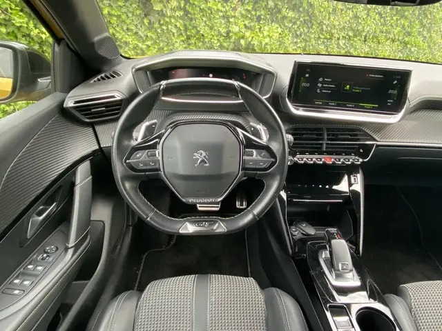 Peugeot 208 1.2T 130pk Automaat GT 2021 Benzine 14