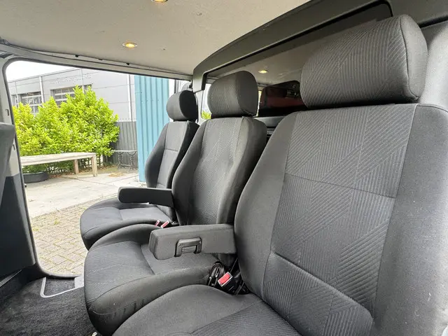 Renault Trafic 2.0 dCi 170 L2H1 DC Luxe 2021 Diesel 10