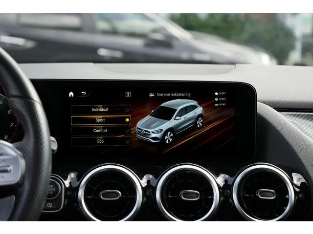 Mercedes-Benz GLA 250 AMG Line 2023 Benzine 19