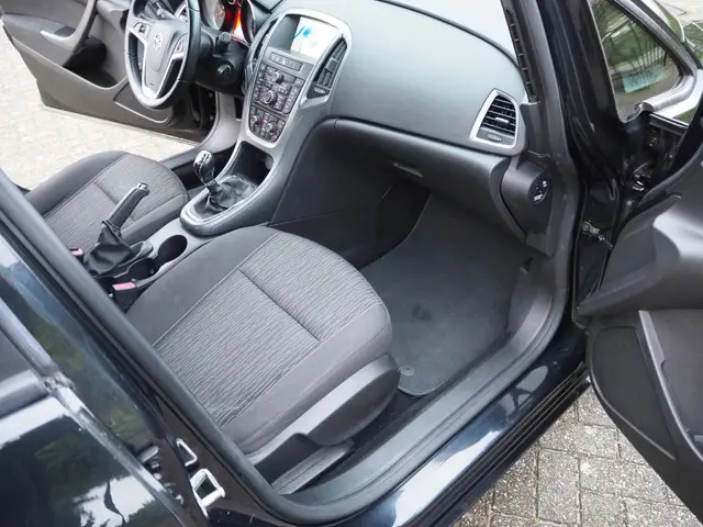 Opel Astra 1.4 Turbo Berlin 2014 Benzine 15