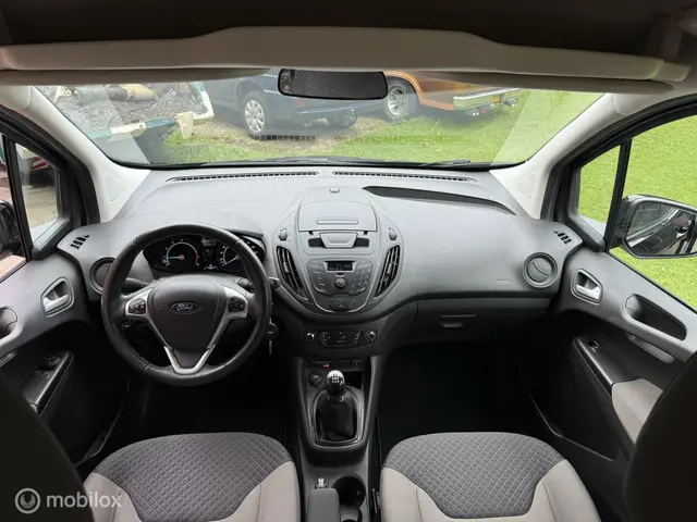 Ford Tourneo Courier Titanium 2016 Benzine 11