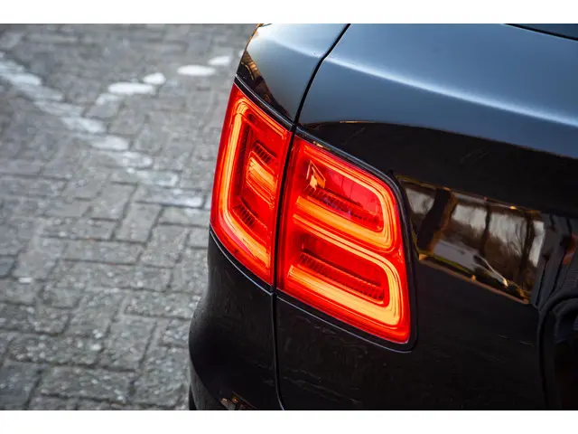 Bentley Bentayga 6.0 W12 black on black 2016 Benzine 49