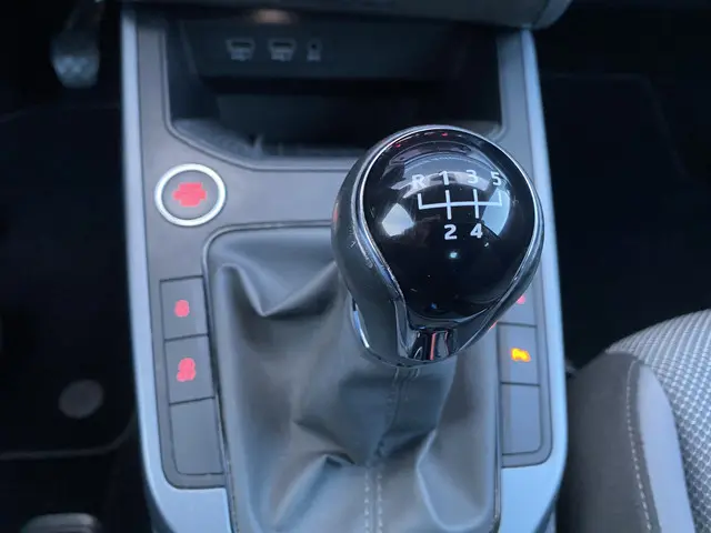 SEAT Arona 1.0 TSI Style Business Intense 2020 Benzine 25