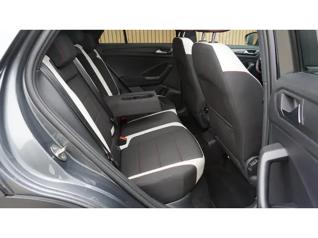 Volkswagen T-Roc 1.5 TSI 150pk Sport 2019 Benzine 28